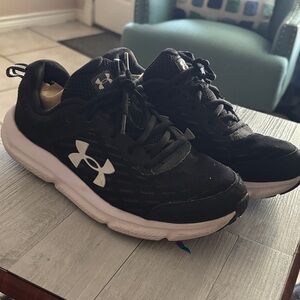 Men's Under Armour  Black Athletic Sneakers size 8